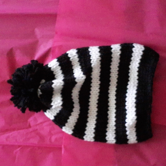 Lightweight knit slouchy beanie - Picture 4 of 7